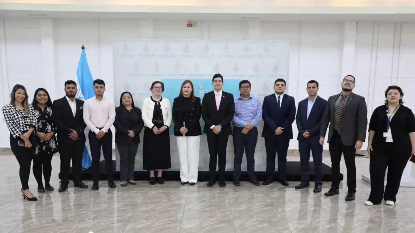 Estudiantes de la UNAH realizan visita académica a la Cancillería